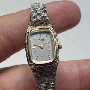 Seiko 2E20-5390 AO Women's Watch - For Parts & Repair